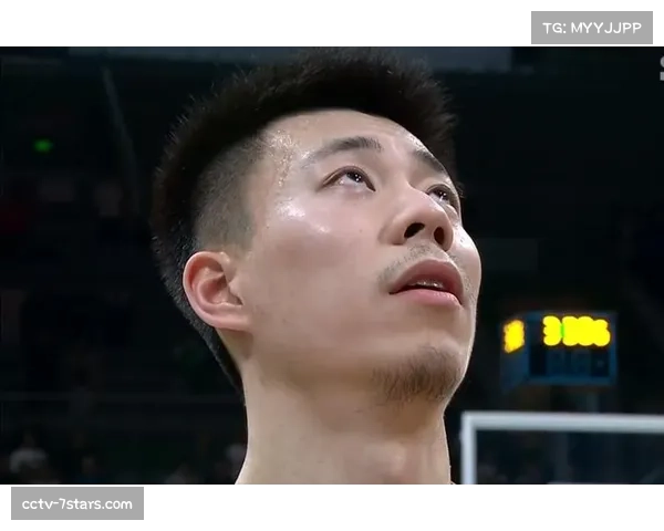 【2026年4月CBA联赛·赛中·特写特写：张镇麟完成抢断并隔扣对手后，向客场观众做出的“嘘声”手势